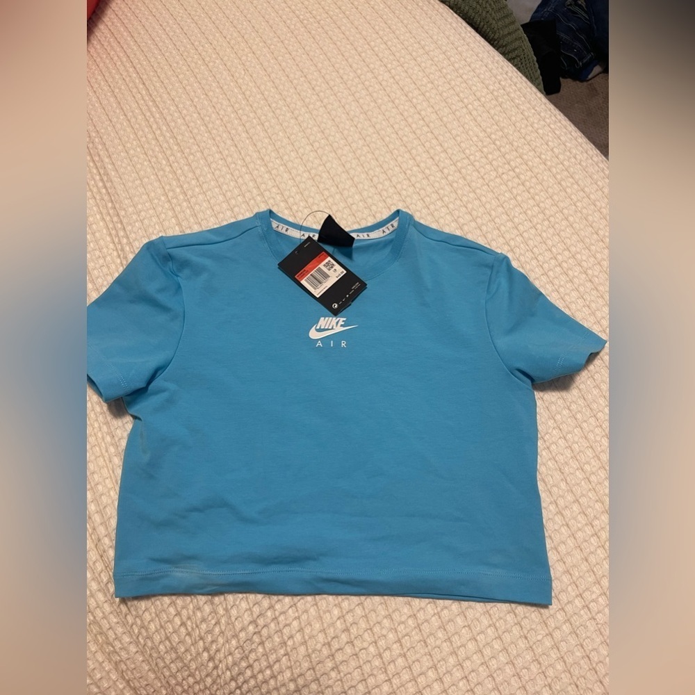Women’s Nike air cropped T-shirt